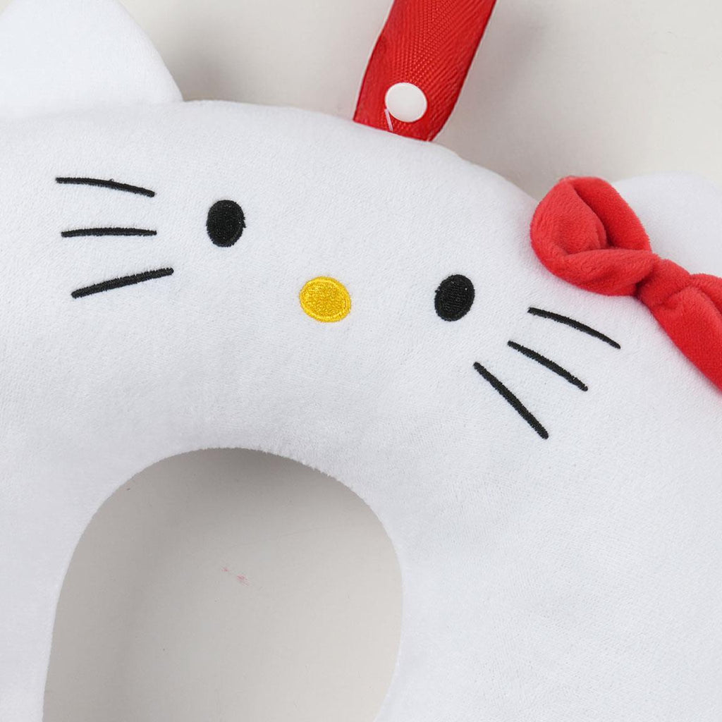 Cojin con aplicaciones viaje hello kitty